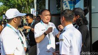 Seluruh armada bus menjalani pemeriksaan kendaraan dan kesehatan pengemudi sebelum keberangkatan guna memastikan perjalanan aman. 