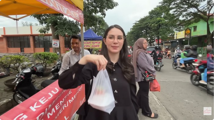 Arumi Bachsin war takjil di Semarang