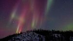 Aurora Borealis Hiasi Langit Malam Kanada