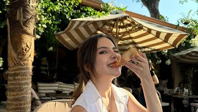 Momen Chelsea Agatha Kulineran Cicip Mushroom Ragout hingga Pizza