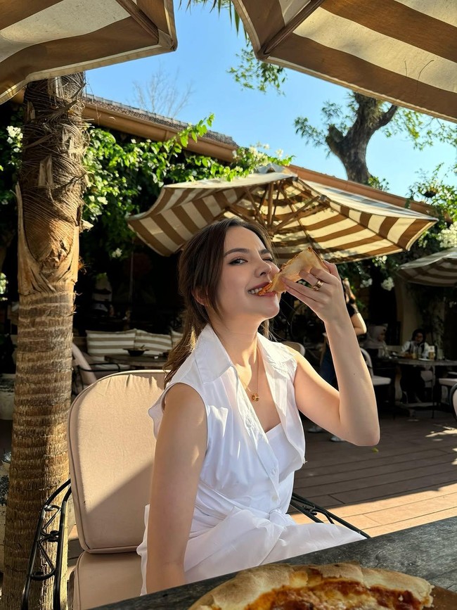 Momen Chelsea Agatha Kulineran Cicip Mushroom Ragout hingga Pizza