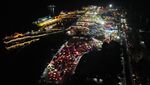 Foto Udara Antrean Kendaraan Pemudik Padati Pelabuhan Gilimanuk