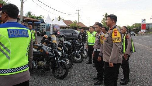 Kapolres Tabanan AKBP Putu Bayu Pati saat meninjau pengamanan Operasi Ketupat Agung 2026. (Istimewa)