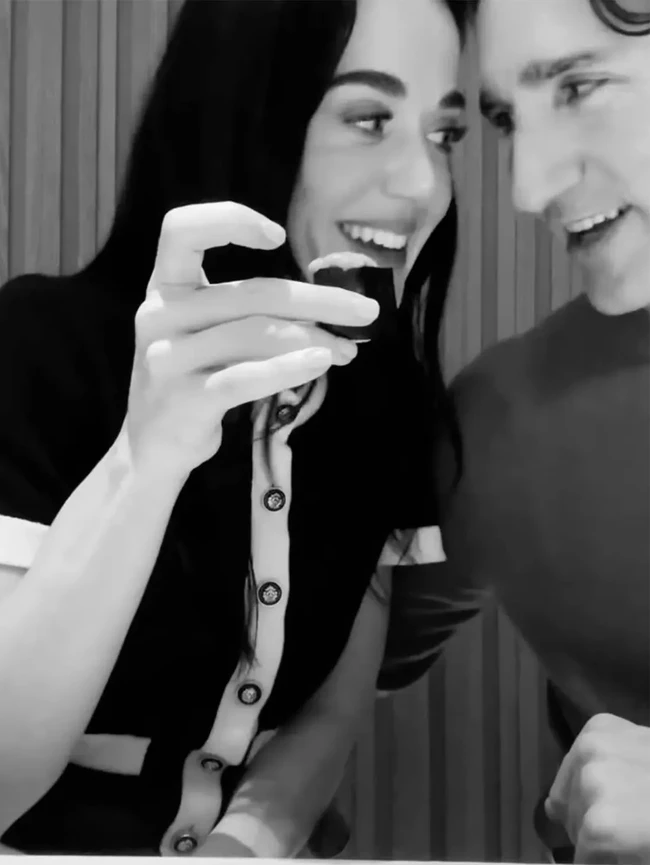 Intip Momen Mesra Katy Perry & Justin Trudeau, Cium Pipi hingga Selfie Kocak