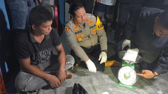 Warga di Kepulauan Selayar, Sulawesi Selatan (Sulsel), kembali menemukan paket diduga kokain seberat 1 kilogram