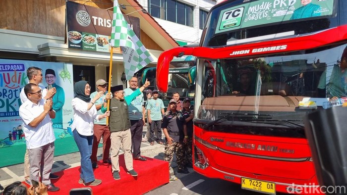 Cak Imin Lepas 1.200 Peserta Mudik Gratis, Sejukkan Hari Lebaran Jateng dan Jatim