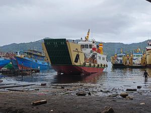 Kapal Pelni Terdampak Gelombang Tinggi, 7 Kru Dipastikan Selamat