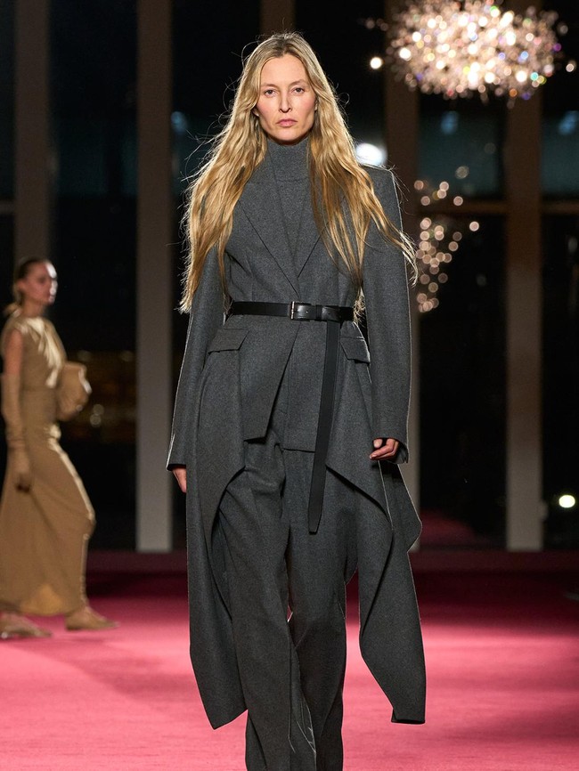 Foto: Koleksi Michael Kors Fall 2026, Tonggak Penting Karier Sang Desainer