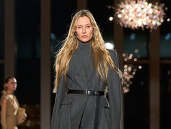 Foto: Koleksi Michael Kors Fall 2026, Tonggak Penting Karier Sang Desainer