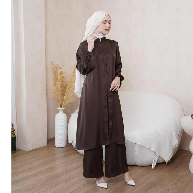 Koleksi one set dari Ishana.