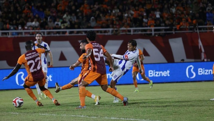 Laga Borneo FC vs Persib Bandung berakhir 1-1.