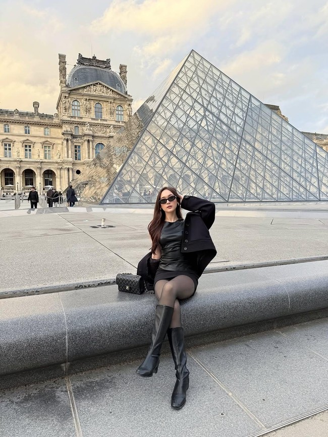 Foto Liburan Laura Moane di Paris, Modis Banget!