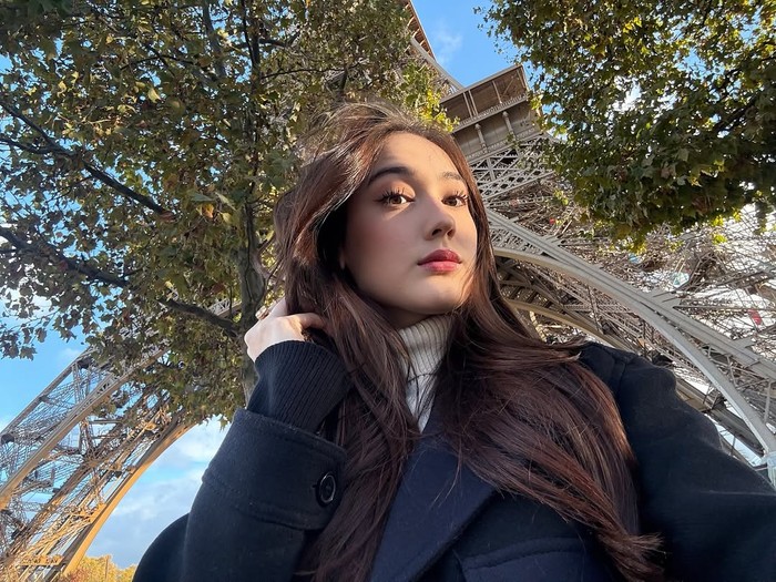 Laura Moane di Paris