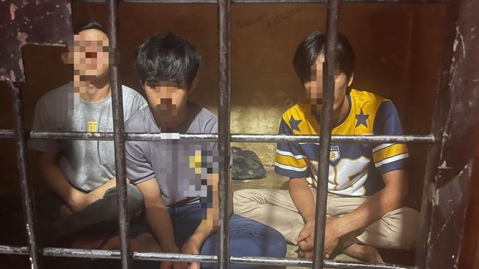 Tiga pemuda ditangkap di Mamuju setelah menggedor kos wanita malam hari, satu membawa senjata tajam.