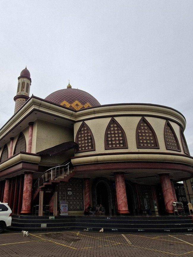 Merah-merah Masjid Baiturrahman di Depok