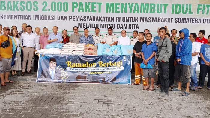 Kemenimipas Bagikan Belasan Ribu Paket Bansos ke Warga Sumut Jelang Lebaran - Update 1
