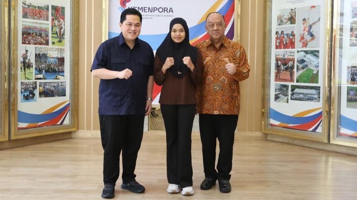 Menteri Pemuda dan Olahraga RI (Menpora) Erick Thohir menerima atlet kickboxing nasional Viona Amalia Adinda Putri