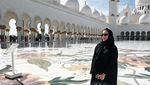 Visual Momo Pakai Abaya dan Kerudung di Masjid Sheikh Zayed Abu Dhabi
