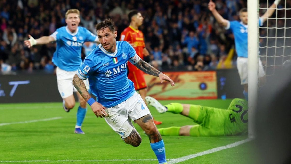 Napoli menang 2-1 atas Lecce dalam lanjutan Serie A (Foto: REUTERS/Ciro De Luca)
