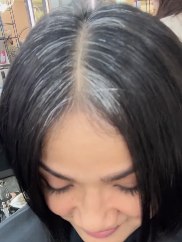 Hiks! Rambut Nirina Zubir Rusak Parah karena Gagal Bleaching