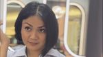 Hiks! Rambut Nirina Zubir Rusak Parah karena Gagal Bleaching