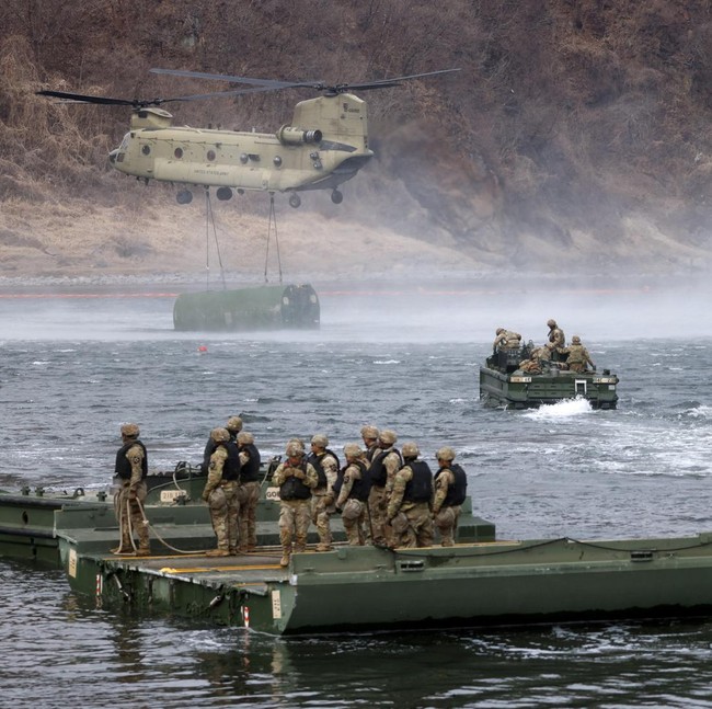 Pasukan Gabungan AS-Korea Selatan Latihan Manuver Sungai