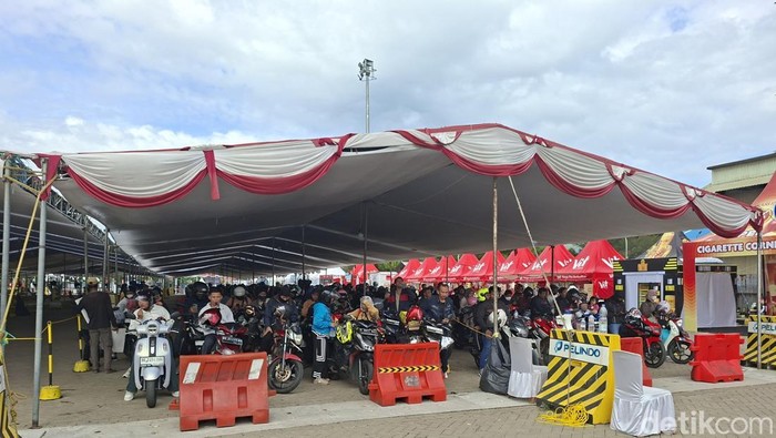 **Pemudik Motor di Pelabuhan Ciwandan Hari Ini Lebih Ramai dari Kemarin, Daya Tarik Operasi Ketupat 2026 Terlihat!**