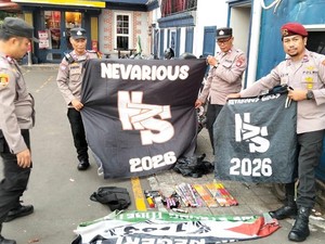 Polisi Amankan Sejumlah Remaja Konvoi di Jakbar, Bendera-Petasan Disita