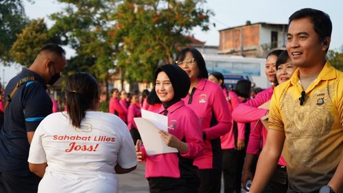 Polres Gianyar melakukan sosialisasi kegiatan Kemala Run kepada masyarakat di Alun-Alun Gianyar, pada Minggu (15/3/2026). (Foto: Dok. Polres Gianyar)