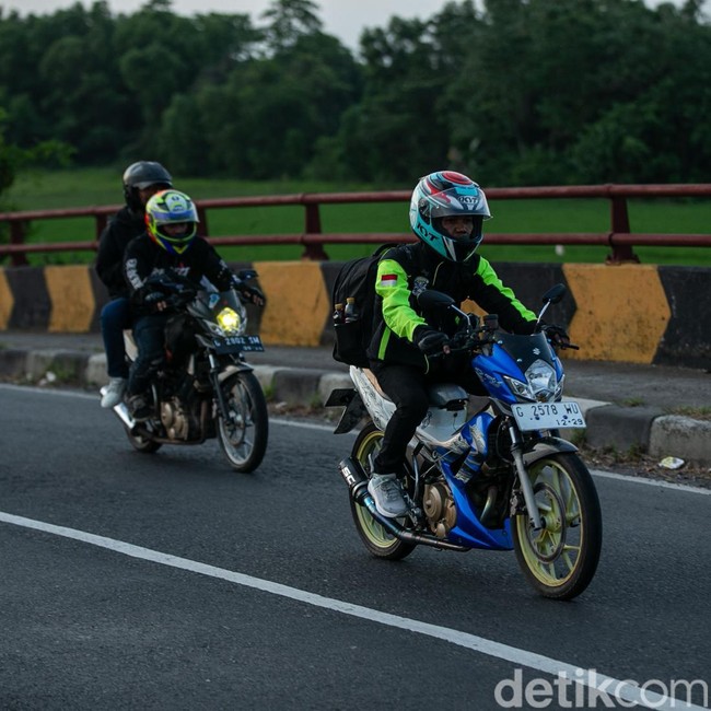 Potret Pejuang Mudik Motor demi Lebaran di Kampung Halaman