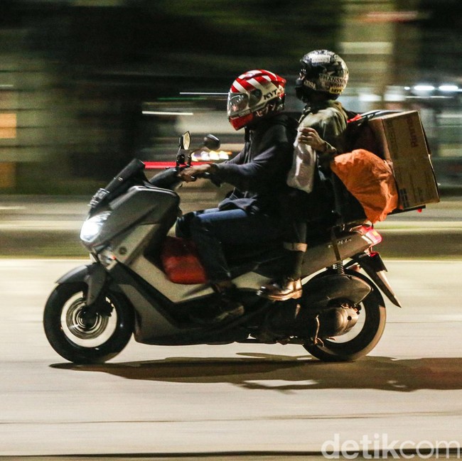 Potret Pemudik Malam Mulai Lintasi Pantura