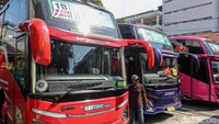 Sebanyak 25 bus disiapkan untuk mengantarkan pemudik menuju berbagai kota tujuan di Pulau Jawa.  