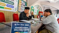 Badan Amil Zakat Nasional (Baznas) memproyeksikan penerimaan zakat, infak, dan sedekah pada tahun 2026 mencapai Rp 65 triliun. Foto: ANTARA FOTO/Raisan Al Farisi