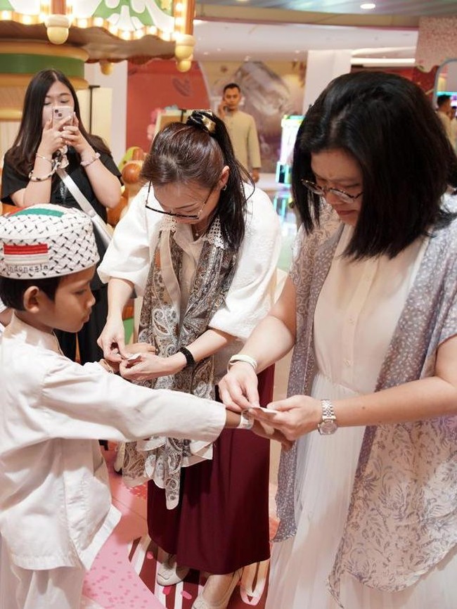 Ramadan di Mal, Ngabuburit dan Berbagi Bersama Anak Yatim