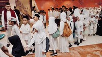 Anak-anak mengikuti kegiatan ngabuburit dalam program Ramadan yang digelar di salah satu pusat perbelanjaan.