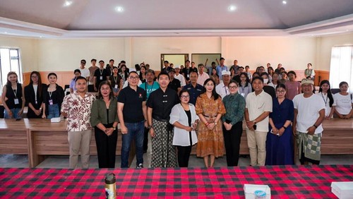 Rapat teknis dan fitting tahap pertama finalis lomba desain busana dan desain perhiasan perak Dekranasda Gianyar, Minggu (15/3/2026). (Foto: Dok. Pemkab Gianyar)
