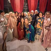 Tampil kompak, para artis tersebut tampak mengenakan busana longgar yang tertutup. Ibunda Nagita Slavina, Rieta Amilia, juga terlihat hadir. Ia memilih busana bernuansa abu-abu dan coklat. Foto: Instagram/@rieta_amilia