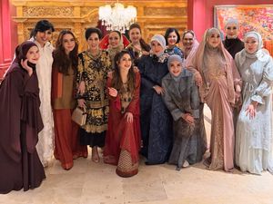 Foto Diana Pungky yang Curi Atensi Bukber Bareng Artis Lawas, Cantiknya Awet