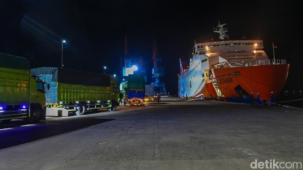 Saat Transformers Ikut Mudik di Pelabuhan Ciwandan