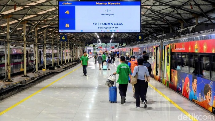 Suasana Stasiun Bandung, Minggu (15/3/2026)