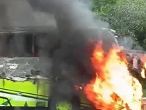 Bus Tanpa Penumpang Ludes Dilalap Api di Tol Cipali