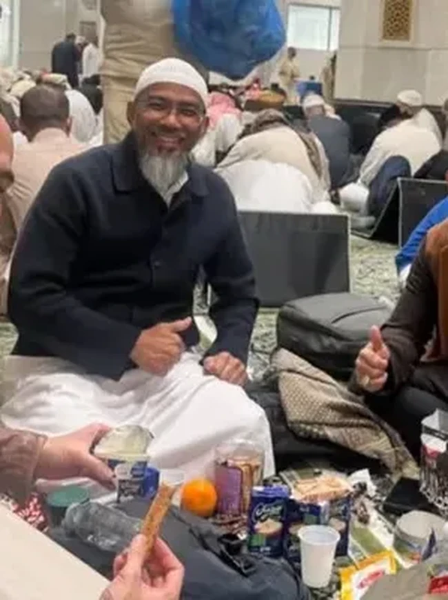 Teuku Wisnu Buka Puasa di Masjidil Haram, Ini Menu Spesialnya