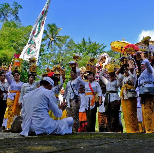 Umat Hindu Gelar Upacara Melasti Jelang Nyepi