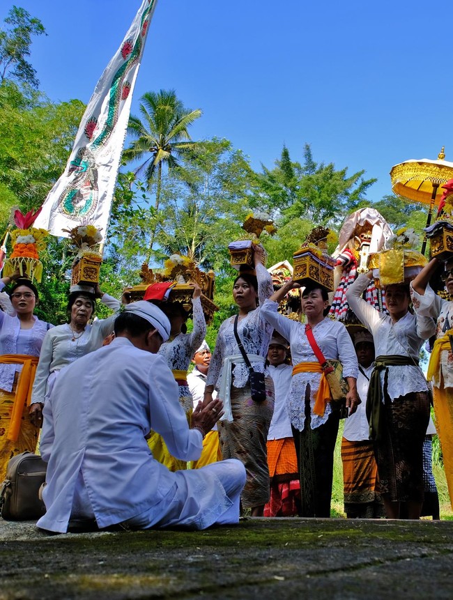 Umat Hindu Gelar Upacara Melasti Jelang Nyepi