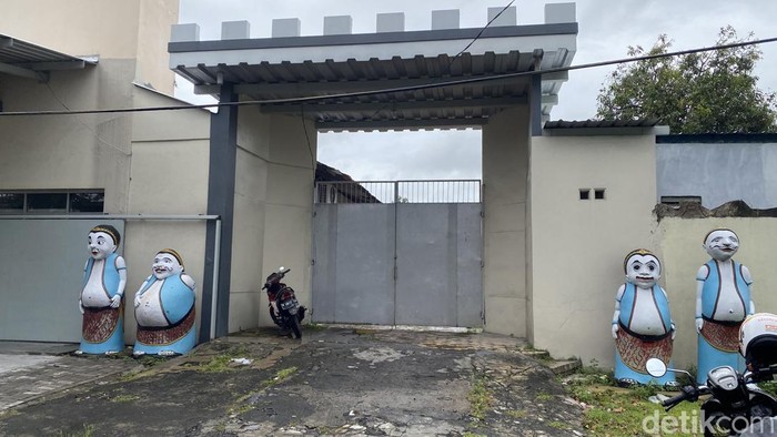 Taman Istana Majapahit yang selalu tertutup, di Jalan Majapahit, Kelurahan Gemah, Kecamatan Pedurungan, Kota Semarang, Minggu (8/3/2026).