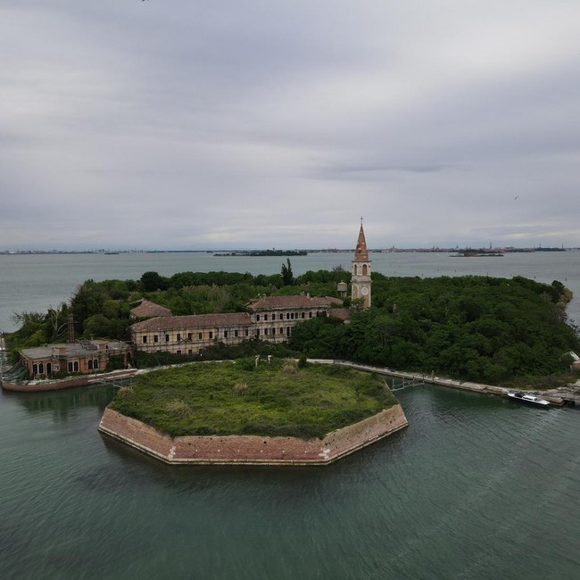 Potret Kelam Kota Mati Poveglia yang Dipenuhi Abu Manusia