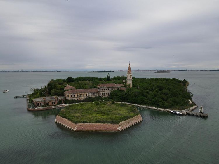 Potret Kelam Kota Mati Poveglia yang Dipenuhi Abu Manusia
