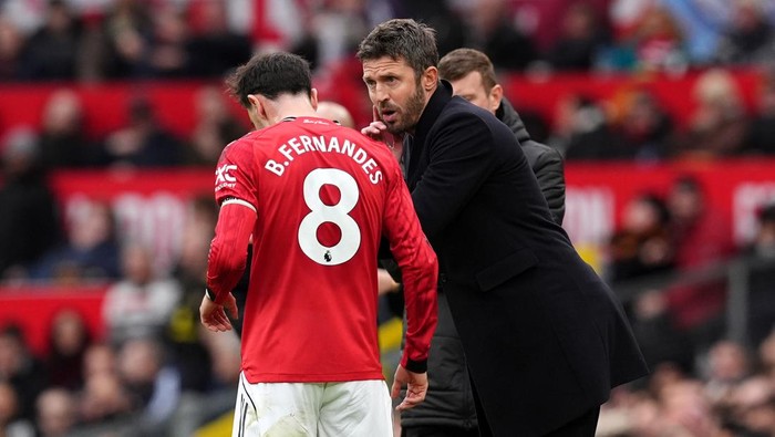 Manchester United interim head coach Michael Carrick instructs Bruno Fernandes on the touchline during the Premier League match at Old Trafford, Manchester. Picture date: Saturday January 17, 2026. (Photo by Martin Rickett/PA Images via Getty Images)