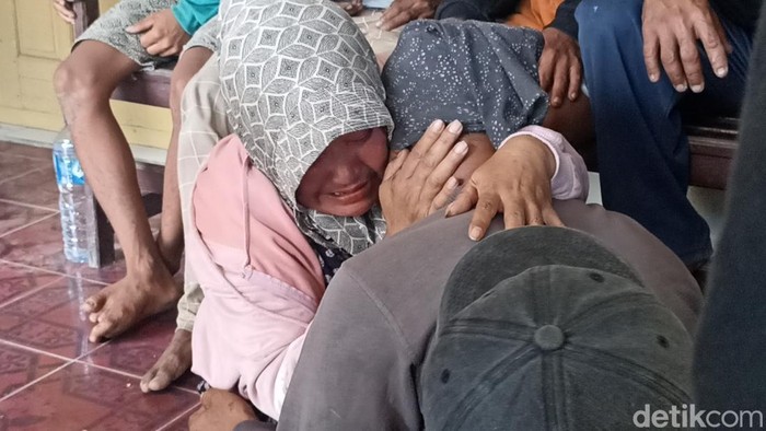 5 ABK Terombang-ambing 12 Jam Usai Kapal Karam di Laut
