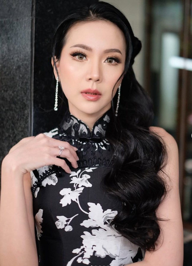 Lebih lanjut Agnes juga mengucapkan terima kasih kepada orang-orang yang sudah memberikan dukungan untuknya. Untuk semua orang yang telah berdoa agar keluarga saya tetap utuh, saya benar-benar menghargai kebaikan dan kepedulian Anda. Saya sangat berterima kasih. Namun, saya telah mencoba yang terbaik, dan sayangnya saya telah sampai pada titik di mana saya tidak bisa lagi melanjutkan. Terima kasih atas dukungan luar biasa yang telah Anda tunjukkan selama ini. Itu berarti lebih dari yang bisa saya ungkapkan. Tolong jagalah aku dalam doamu, dan aku berharap semuanya akan segera diselesaikan sehingga aku bisa memulai babak baru dalam hidup. Tapi jangan khawatir, aku sudah pindah beberapa waktu yang lalu, tulisnya. Foto: Instagram/@agnes_jennifer